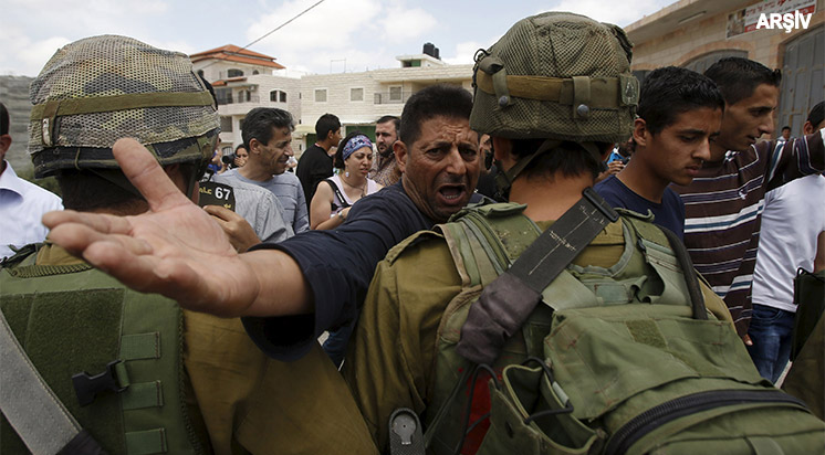 Siyonistler Gazetecilere Saldırdı