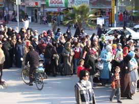 Hz. Peygamber'e saygı seli