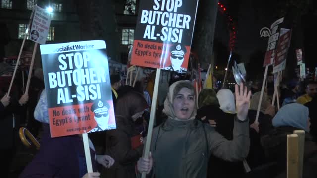 Darbeci Sisi Londra'da Protesto Edildi