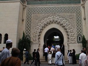 Fransa'da Irkçı Belediye Başkanı'ndan Camilere Gözdağı