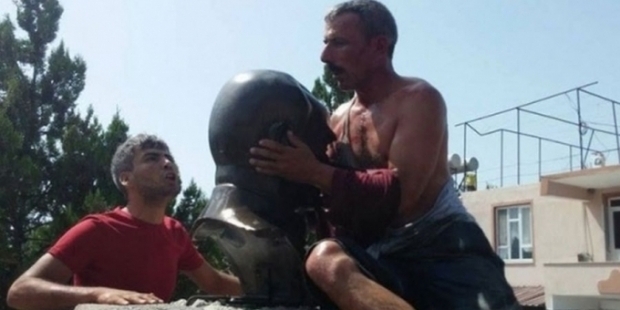 Kürt Çiftçiye Zorla Atatürk Büstü Optürenlere 19 yıl Hapis İstemi