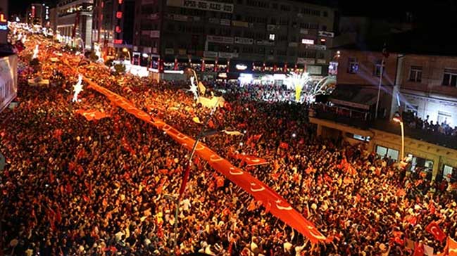 İslâm’ın Altıncı Şartı: Demokrasi Nöbeti Tutmak