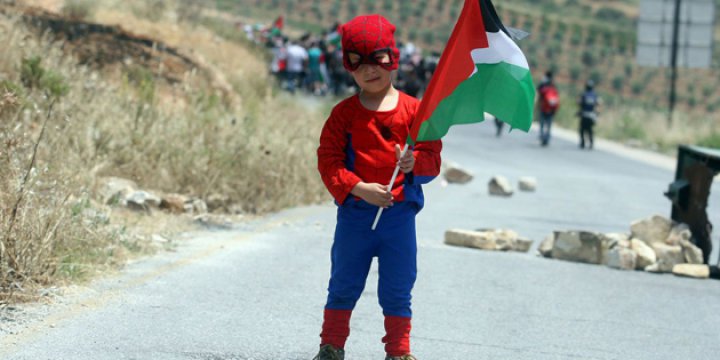 İsrail Filistinli Çocukları Gözaltına Aldı