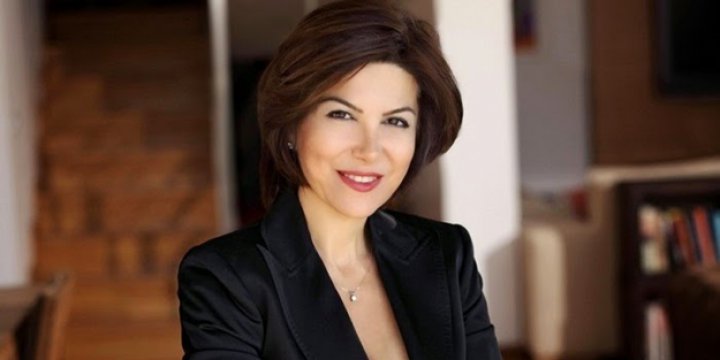 Sedef Kabaş'tan Kelime-i Tevhid Bayrağına Hakaret!