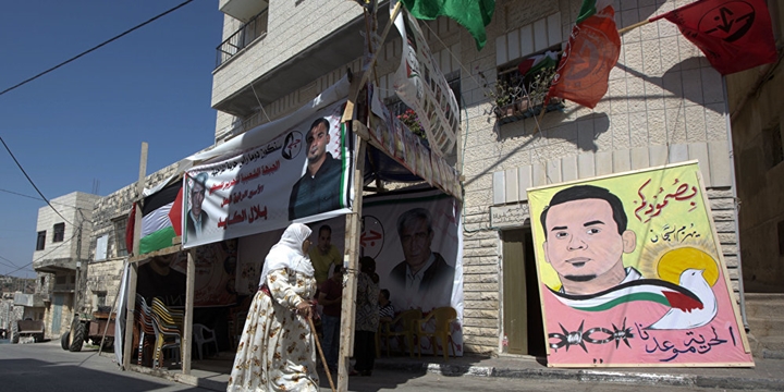 Filistinli Mahkum Siyonistlere Diz Çöktürdü