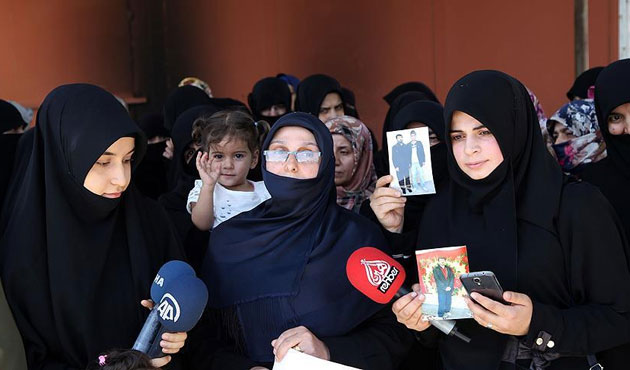 "28 ŞUBAT MAĞDURLARINA ÖZGÜRLÜK İSTİYORUZ"