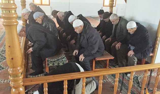 Diyanet, Taburede Namaza 'Dur' Dedi
