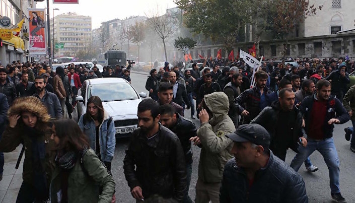 Eylem Yapan HDP'lilere Polis Müdahalesi