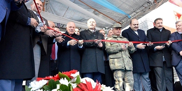 Vali Mezarlığın Binasını Beğendi:  İnsanın Neredeyse Ölesi Geliyor!