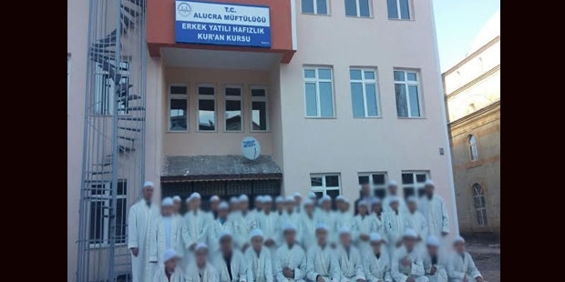 Müftülüğe Bağlı Kuran Kursunda  Skandal