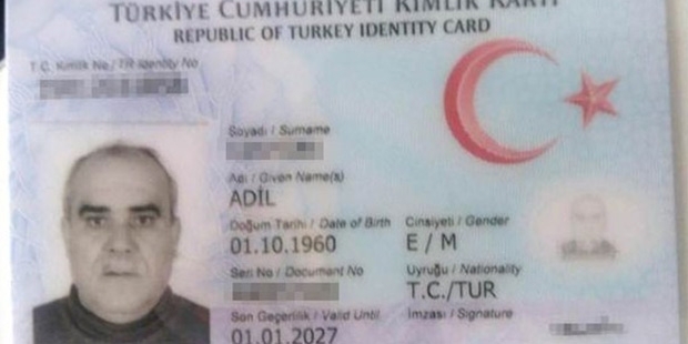 Adil Öksüz, Soyadını Değiştirdi