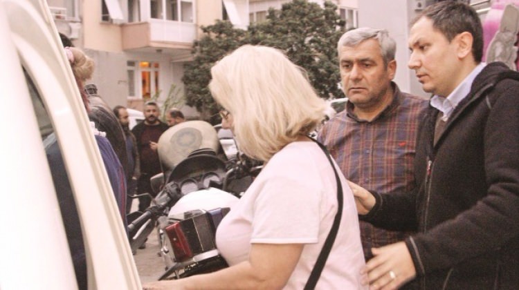 Ulusalcılar Başörtülü Kadınlara Saldırdı (VİDEO)