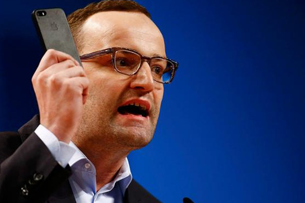 Alman Siyasetçi: Müsülamanlar İçin Yasa Çıkaralım