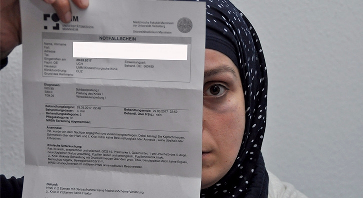 Almanya'da Başörtülü Türk'e ırkçı Saldırı