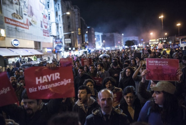 "Hayat tarzına müdahale edilen gençler, soluğu Kadıköy’de alıyor' muş!"