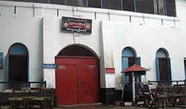 Arakan'da Camiye Saldırı