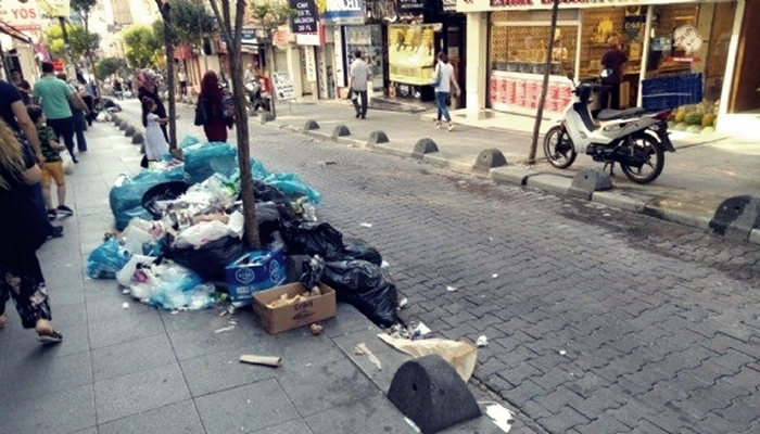 CHP'nin Yönetiği Şişli'de Sokaklar Çöpten Geçilmiyor