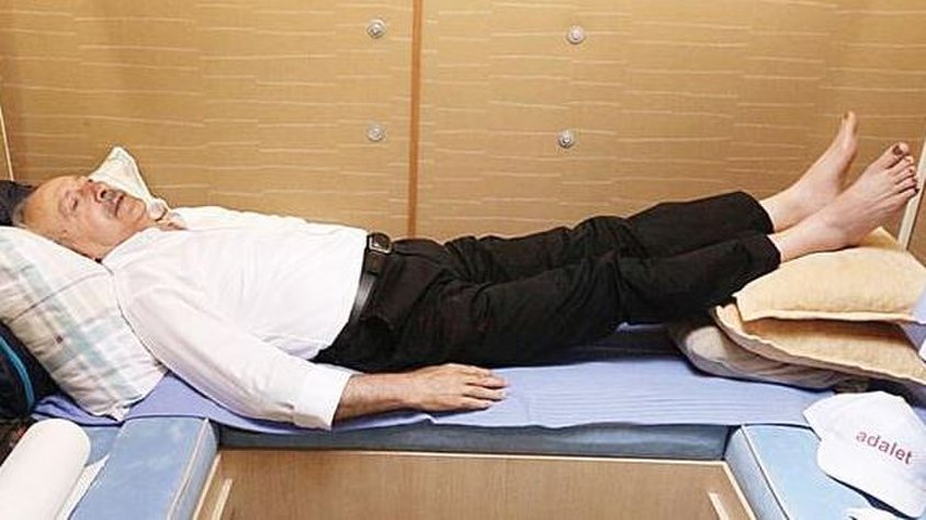 Akılsız Başın Acısını Ayaklar Çeker