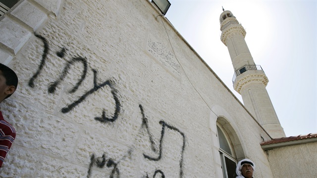 İsrail Filistin'in bir Köyünde Ezanı Yasakladı!
