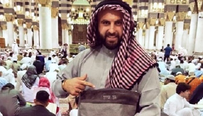 Ünlü Siyonist Yazar Mescid-i Nebevi'ye  Girdi