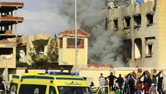 Mısır'da Camiye Bombalı Saldırı