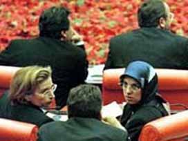 "Siz de biraz şöyle örtüverin" diyenler bugünleri miras bıraktılar"