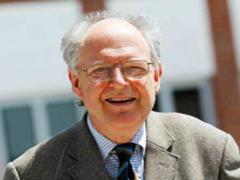 William Hale, Çok az da olsa darbe ihtimali var