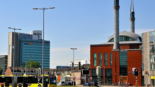 Camisinin Önünde Domuz Çevireceklerdi