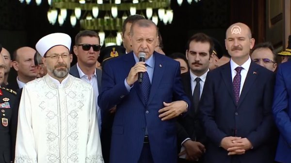 Laiklik Elden Gİdiyeah Türkiye  Bu Günlerde Gördü