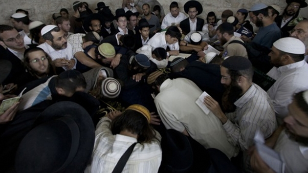 Yahudi İşgalciler  "Yusuf Makamına" Baskın Düzenledi