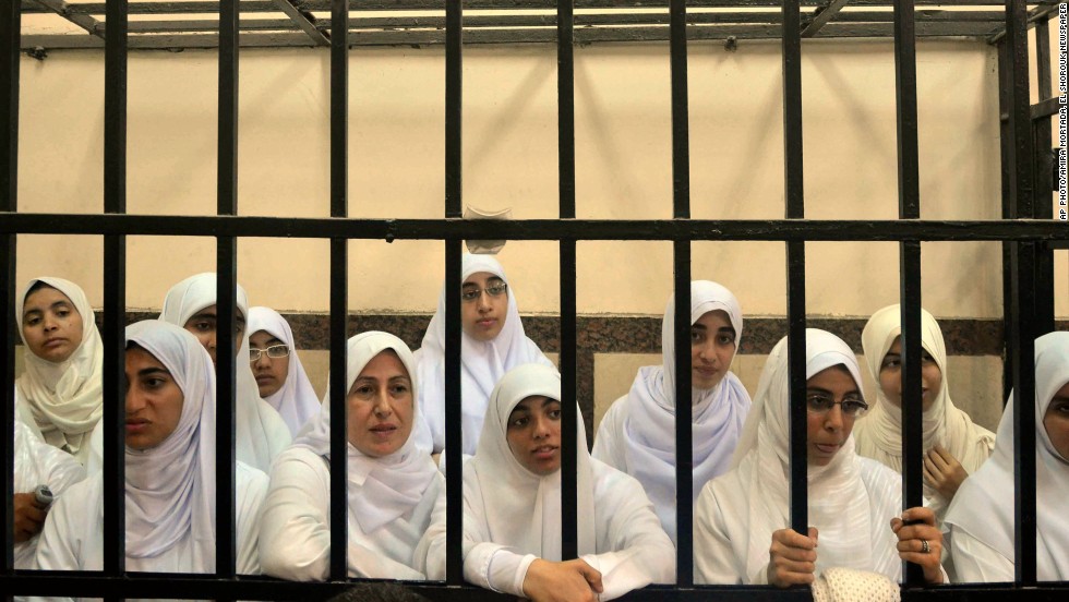 Mısır Zindanlarında Müslüman Kadınlar İşkence Görüyor