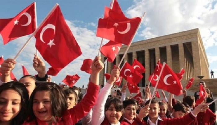 " Milli Bayramlar ve Atatürkçülük Geri Döndü"