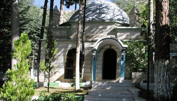 Pes Artık !  Kumar Parası İle  Türbe Restore Ediliyor !