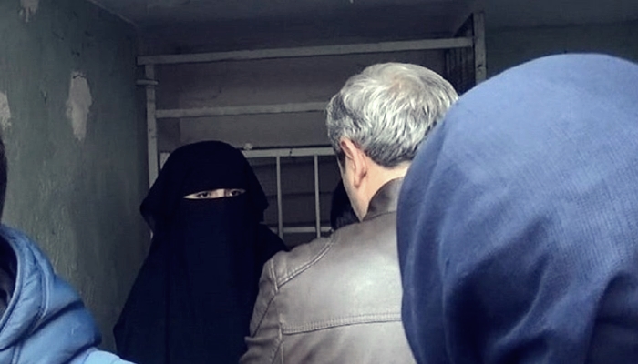 Atatürk İlah Değil' Diyen Kadın Gözaltına Alındı