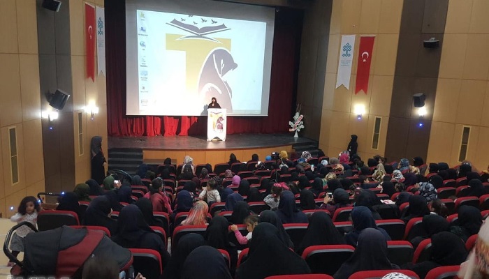 "Tesettürden Uzak  Kıyafetleri Tesettür Diye Dayatıyorlar"