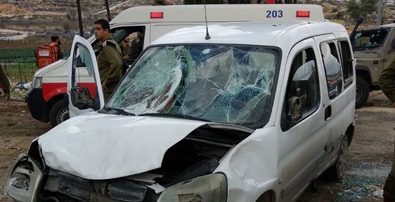 Filistinli Genç Siyonistlere Çarptı