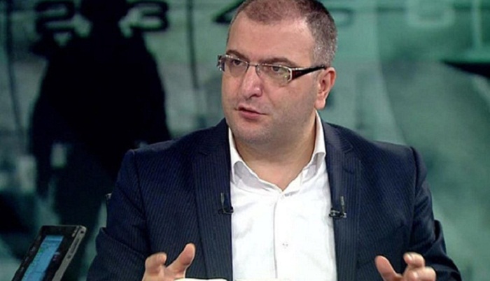 Cem Küçük Hızını Alamadı:  Türk Medya Tarihi Uzmanıyım