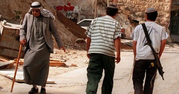 Siyonist İsrail'de Sivil Yoktur!   Yahudi Yerleşimcilere Silah Dağıtılmaya Başlandı!