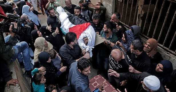 Siyonistler Filistinli Bir Genci Vurdu