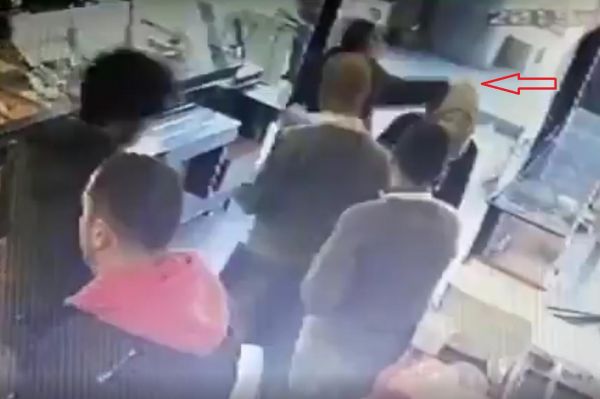 Ankara'da Başörtülü Kadına Saldırı (Video)