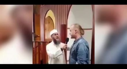 Yeni Zelandalı Adam İslam'la Şereflendi (VİDEO)