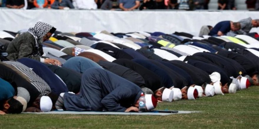 Yeni Zelanda’da  Cuma Namazı Canlı Yayınlandı