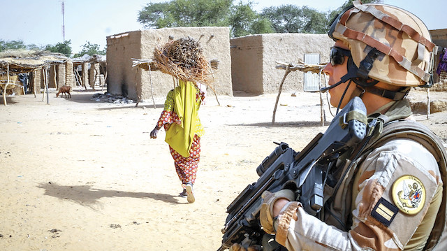 Fransa Afrika'yı Sömürmeye Doymadı !