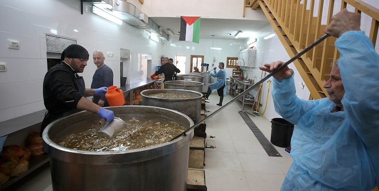 İbrahim Tekkesi, 5 Bin Kişi'ye İftar Veriyor