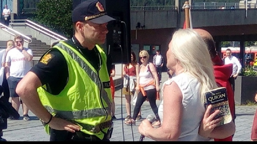 Norveç'te  İslam  Karşıtları Gösteri Düzenledi