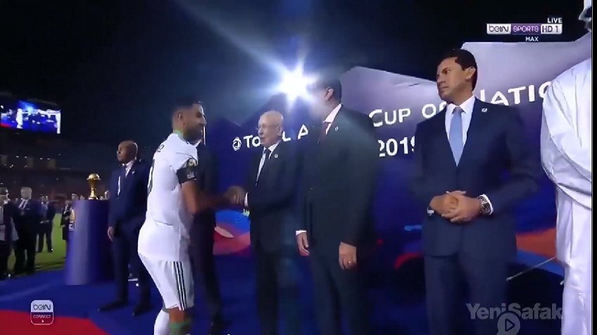 Cezayir Milli Takım Kaptanından Alkışlanacak  Hareket