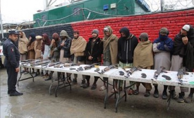 Afganistan'da 615 DEAŞ Üyesi Teslim Oldu