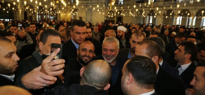 Fatih Camii'nde Heniyye'ye Yoğun İlgi