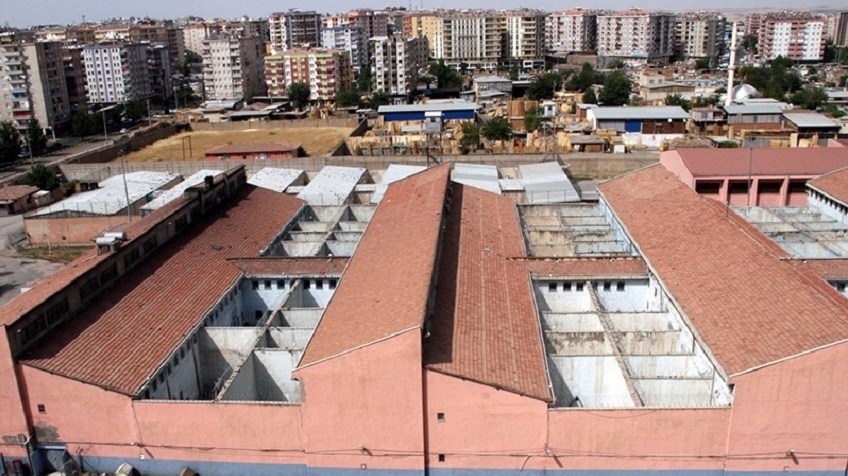 Diyarbakır Cezaevi’nde Neler Oluyor ?