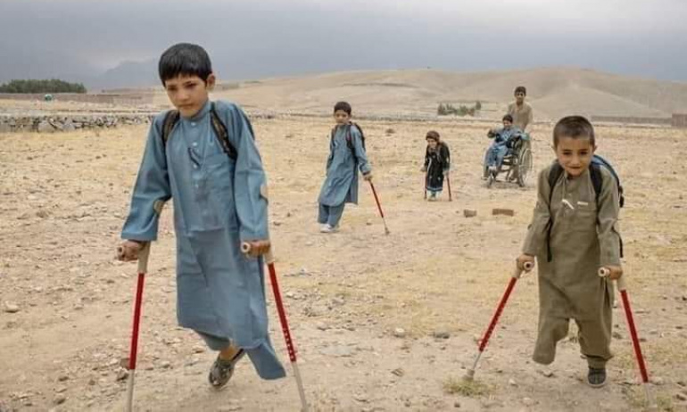 Afganistan'da Çocuklar Ölüyor
